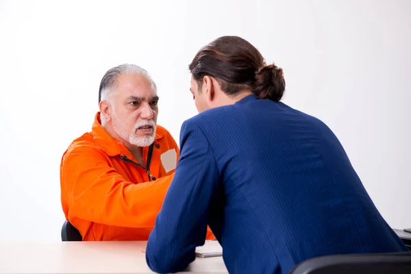 Antiga reunião em cativeiro com advogado em prisão preventiva — Fotografia de Stock