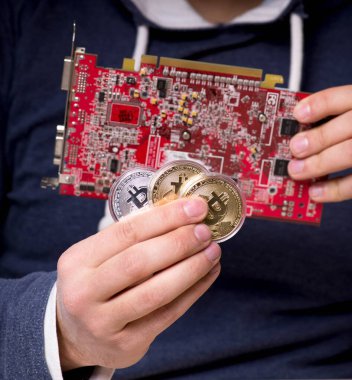 Bitcoin Madencilik Konsepti 'ndeki genç adam