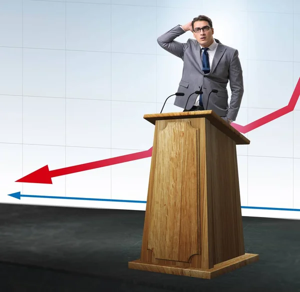 Hombre de negocios haciendo discurso en la tribuna en el concepto de negocio —  Fotos de Stock