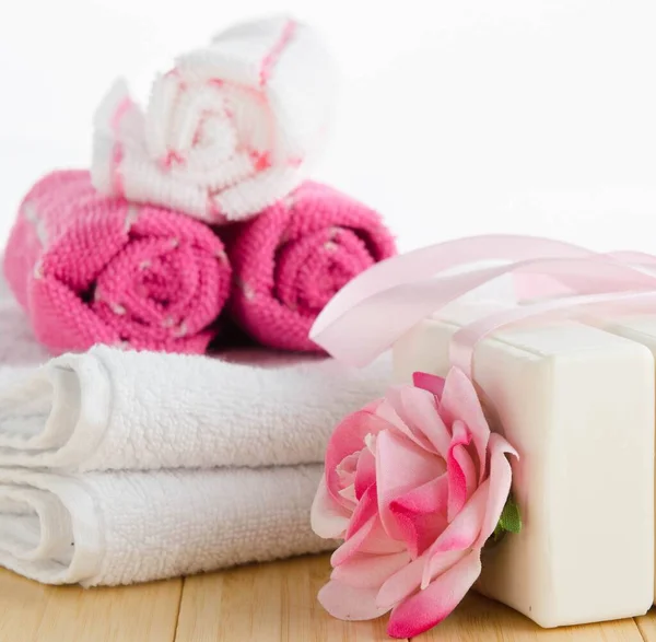 Koncepcja zdrowego stylu życia z aromatycznymi mydłami — Zdjęcie stockowe