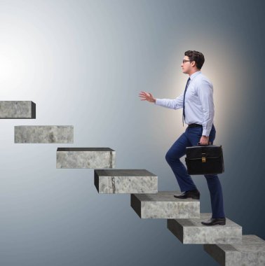 İş adamı iş dünyasında kariyer basamaklarını tırmanıyor