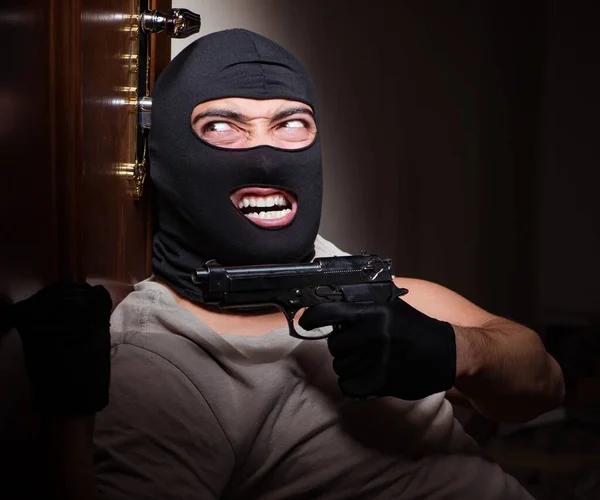 Furto con maschera passamontagna sulla scena del crimine — Foto Stock