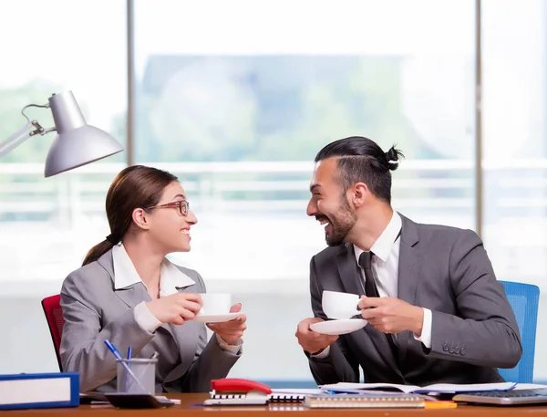 Hombre y mujer en concepto de negocio — Foto de Stock