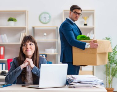 İşinden kovulan kişi.