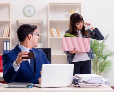 İşinden kovulan kişi.