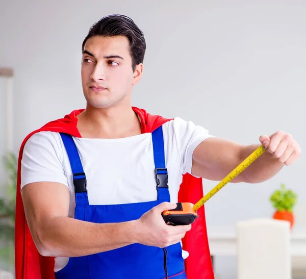 Superheld reparateur met gereedschap in reparatie concept — Stockfoto