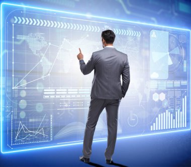 Büyük veri arayan iş adamı