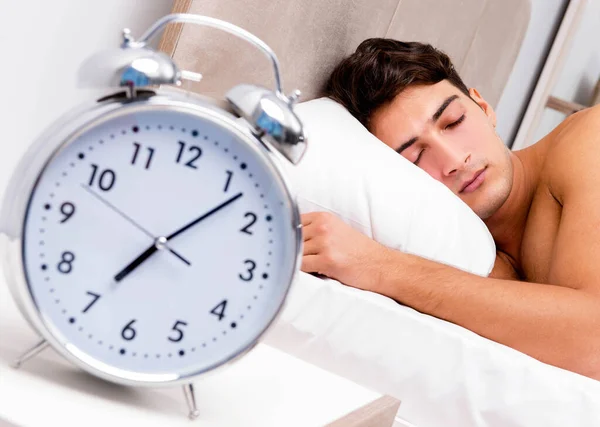 Man having trouble waking up in morning — Stock Photo, Image