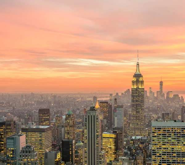 Utsikt över New York Manhattan under solnedgången timmar — Stockfoto