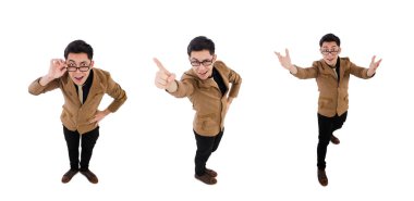 Kahverengi ceketli genç adam beyazın üzerinde izole edilmiş.