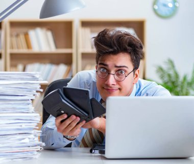 Ofiste çalışan komik muhasebeci.