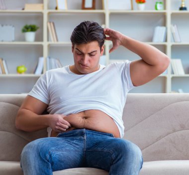 Diyet konseptinde şişman obez adam