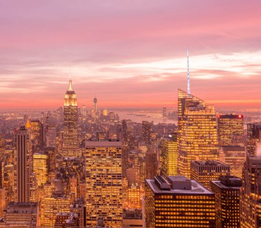 Günbatımında New York Manhattan 'ın gece manzarası