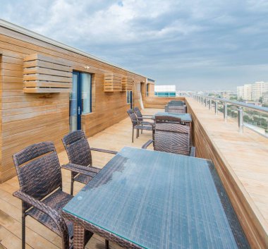 En üst kattaki teras kafe.