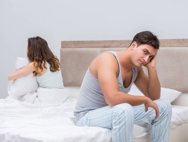 Karı ve kocayla yatakta aile içi anlaşmazlık