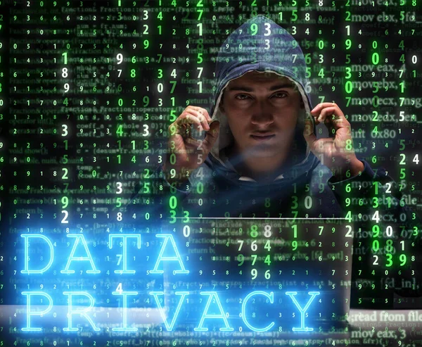 Dataskydd koncept med hacker stjäla personlig information — Stockfoto
