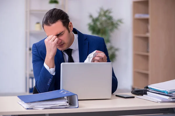 Sick male employee suffering at workplace — Stock Photo, Image