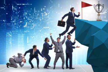 Kariyer gelişimi konsepti iş adamlarının merdivenlere tırmanması