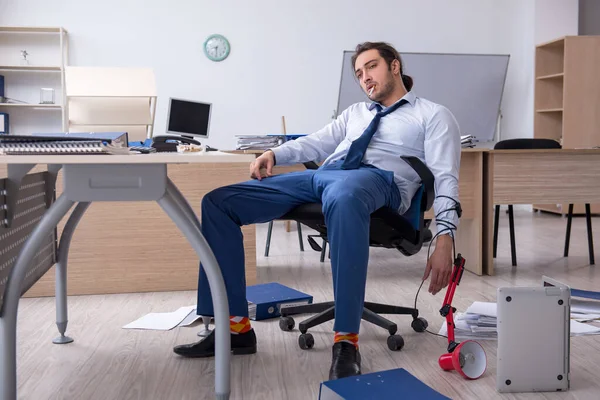 Young male employee unhappy with excessive work — Stock Photo, Image