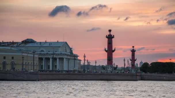 St. Petersburg. Vasilyevsky Island v západu slunce. Timelapse