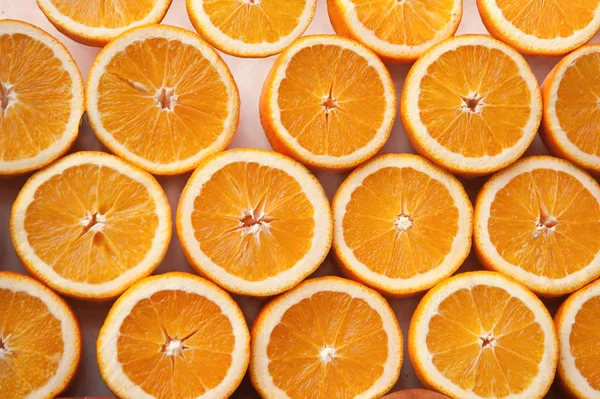 Bovenaanzicht Van Gehalveerde Sinaasappelen Witte Achtergrond — Stockfoto