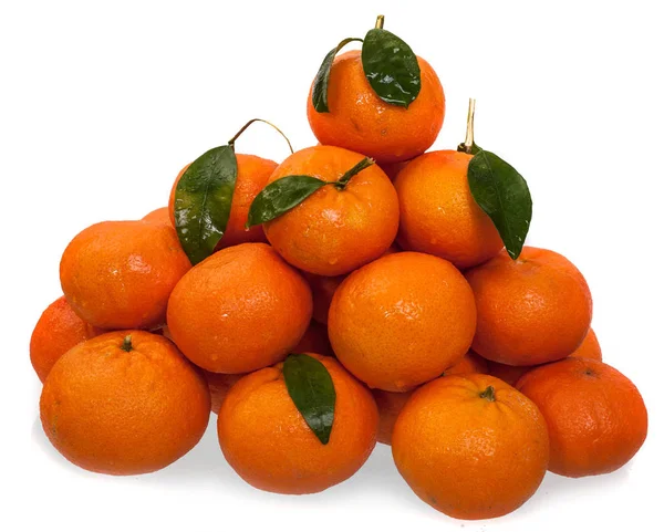 Mandarinas Naranjas Frescas Con Hojas Aisladas Sobre Fondo Blanco —  Fotos de Stock