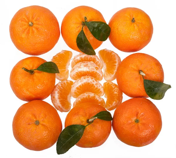 Mandarinas Laranja Frescas Isoladas Sobre Fundo Branco — Fotografia de Stock