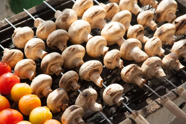 Mushroom Tomatoes Barbecue Roasted Metal Grill Diet Vegan Bbq Fungi — Stock Photo, Image