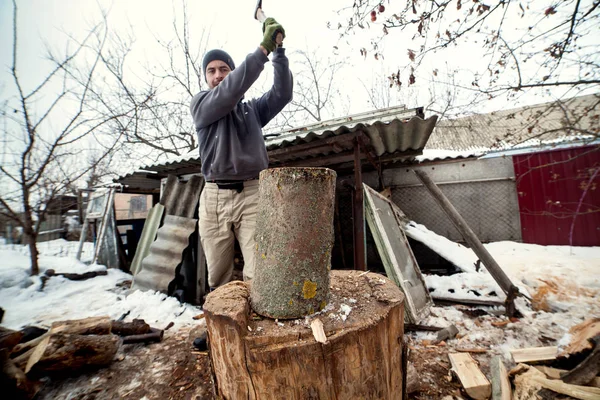 Man Chopping Cleaving Doing Wood Work Woodcutter Lumberjack — Stock Photo, Image