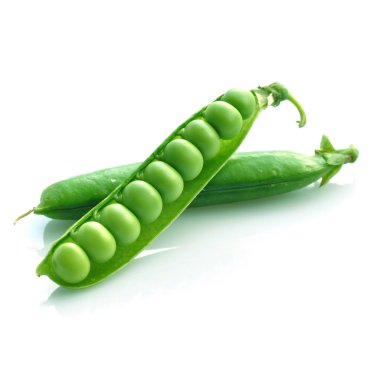 Olgun ham bezelye tohumları beyaz arka plan üzerinde izole ile