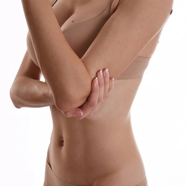 肘の痛みを感じてに触れる女性の半ばの断面図 — ストック写真
