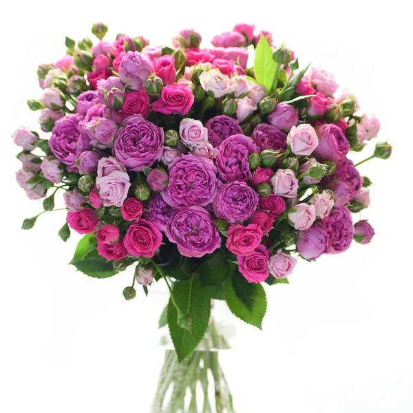 Квіткова Композиція Рожевих Фіолетових Троянд Скляній Вазі Ізольована Білому Тлі — стокове фото