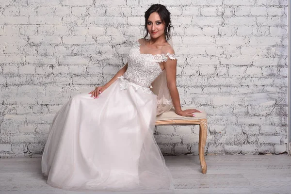 Young Brunette Bride White Elegance Wedding Dress Posing Front Brick — Stock Photo, Image