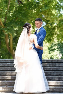 Gelin ve damat Park'ta dans