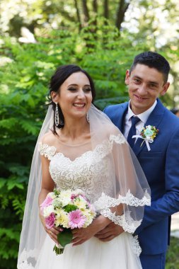 Gelin ve damat Park'ta poz