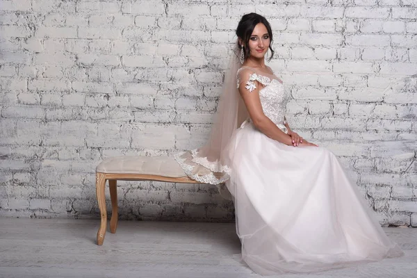 Young Brunette Bride White Elegance Wedding Dress Posing Front Brick — Stock Photo, Image