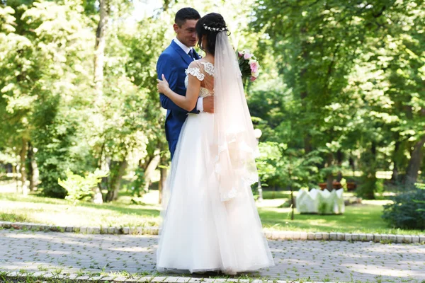 Bruid Bruidegom Dansen Het Park — Stockfoto