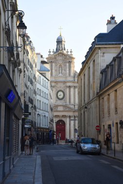 Paris, Fransa - 20 Ağustos 2018: Paris mimari, Fransa nın başkenti.