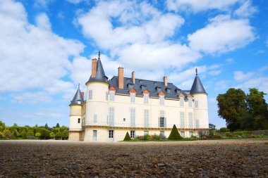Görünüm Chateau de Rambouillet (XIV. yüzyıl) - kale kasaba Rambouillet, Yvelines bölümü, Ile-de-France bölge, 50 km güneybatısında bir Paris. Fransa.