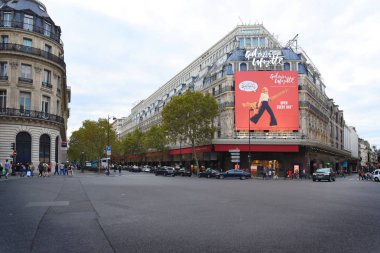 Paris, Fransa - 20 Ağustos 2018: en bilinen bölümü mağazaların şehir - Galeri Lafayette, cephe
