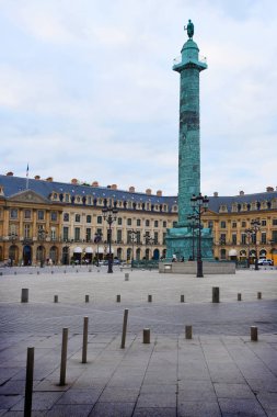 Paris, Fransa - 20 Ağustos 2018: Paris mimari, Place Vendome Paris'in ünlü yerlerinden.