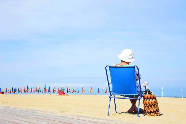 Rear View Female Tourist Resting Deck Chair Deauville Colourful Fashionable — Stock Photo, Image