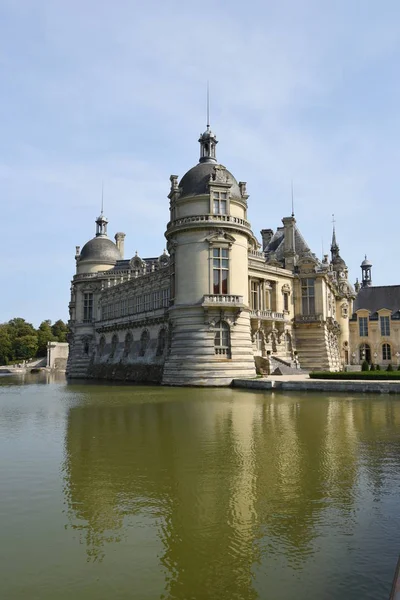 Chantilly France August 2018 View Chantilly Castle Reflection Smooth River — Stock Photo, Image