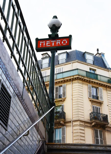 Λέξη Μετρό Στο Πιάτο Που Έχει Σχεδιαστεί Στο Art Nouveau — Φωτογραφία Αρχείου