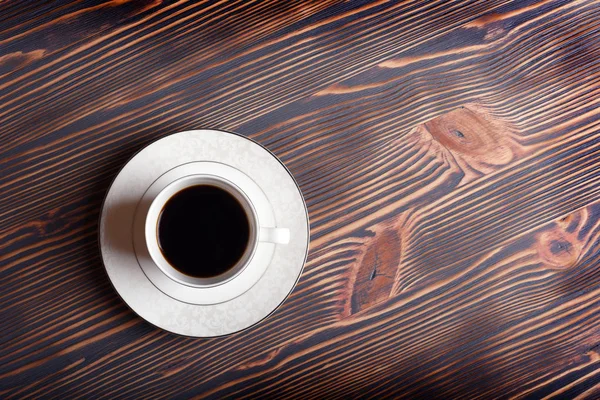 Weiße Kaffeetasse Auf Teller Auf Holzhintergrund Mit Kopierraum — Stockfoto