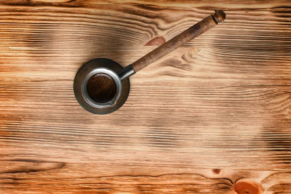 Ansicht Der Türkischen Kaffeekanne Aus Kupfer Auf Hölzernem Hintergrund — Stockfoto