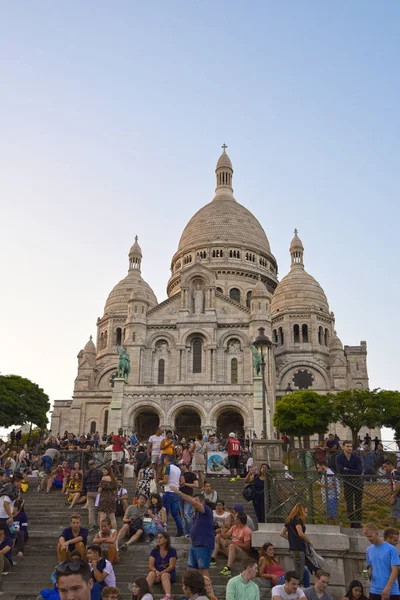 Paris Francja Sierpień 2018 Turystów Odpoczynku Sacre Coeur Katedry Wzgórzu — Zdjęcie stockowe