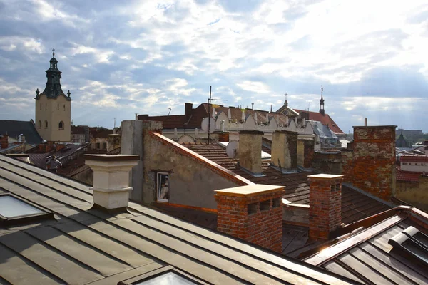 利沃夫市的屋顶景观 — 图库照片
