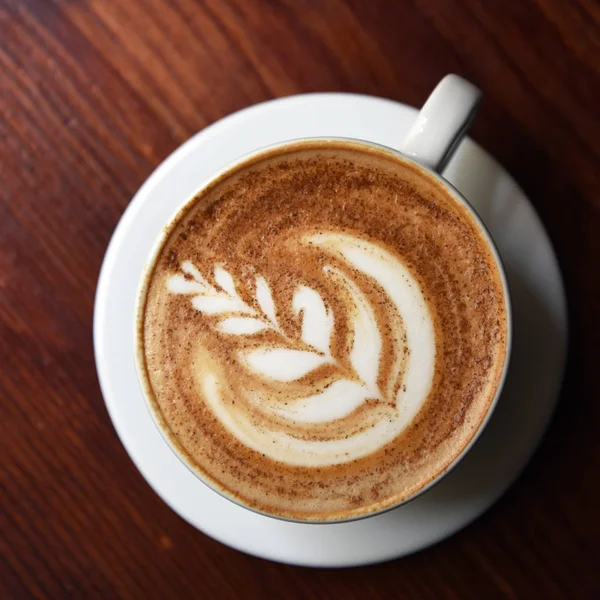 Tahta Masada Bir Fincan Kahve — Ücretsiz Stok Fotoğraf