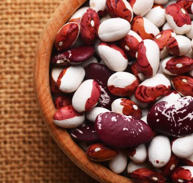 ahşap kase kuru fasulye